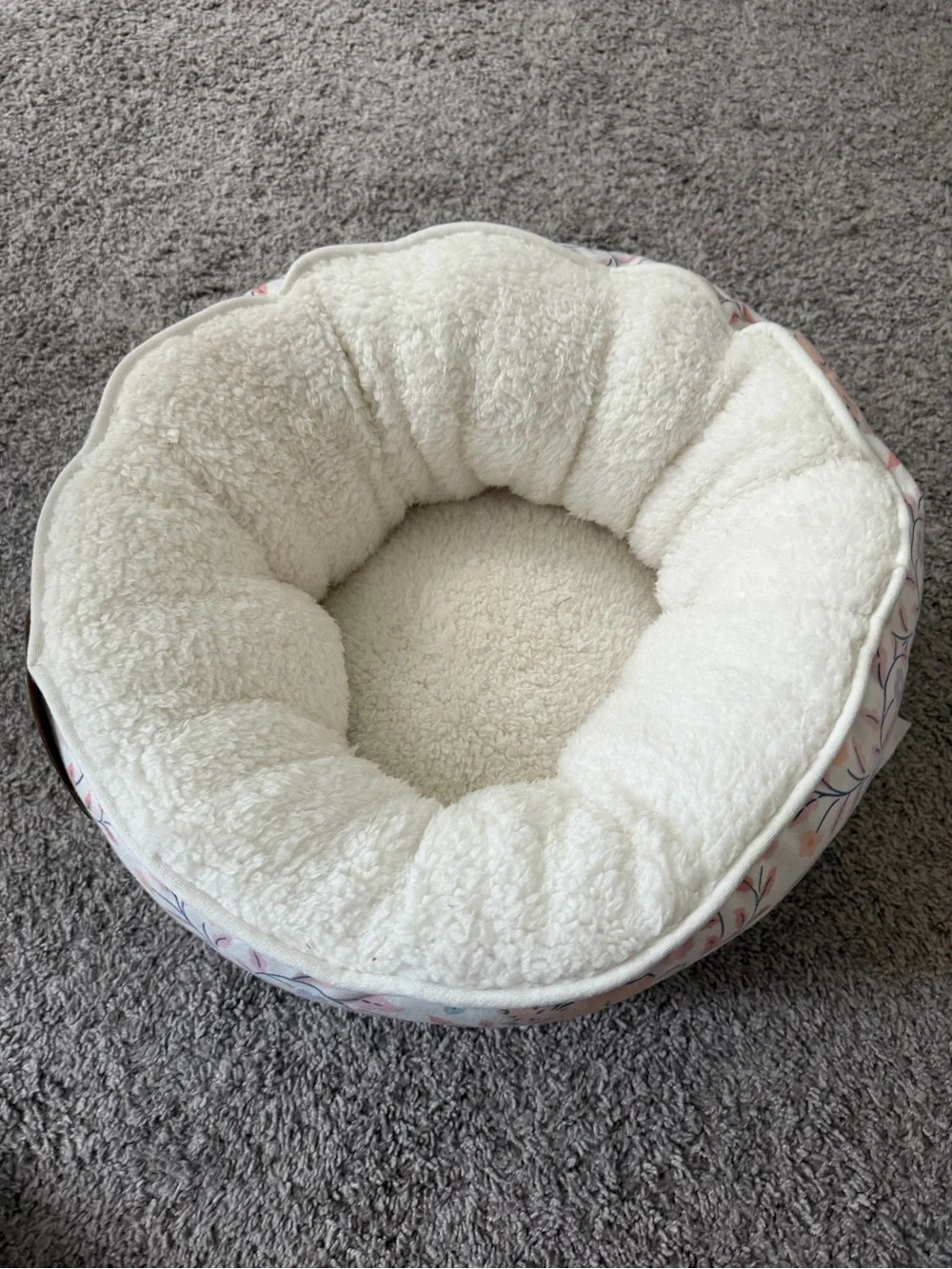 Small cat or dog bed 18x18x9